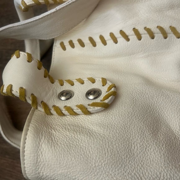 Via Repubblica NWOT large white bag! Larger stitch made in Italy and a nice bag - Picture 9 of 16